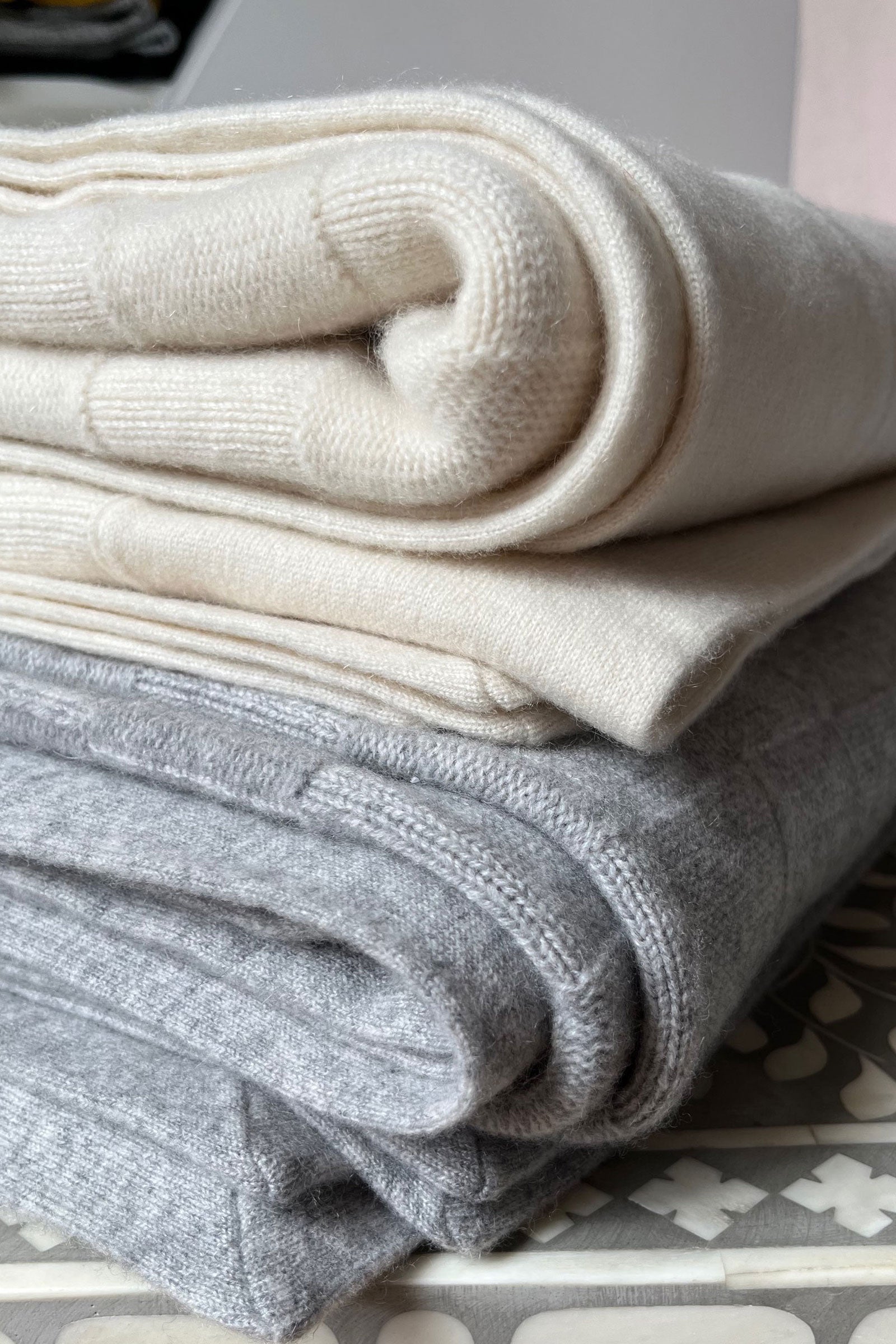 The Cashmere Cinema Blanket English Grey