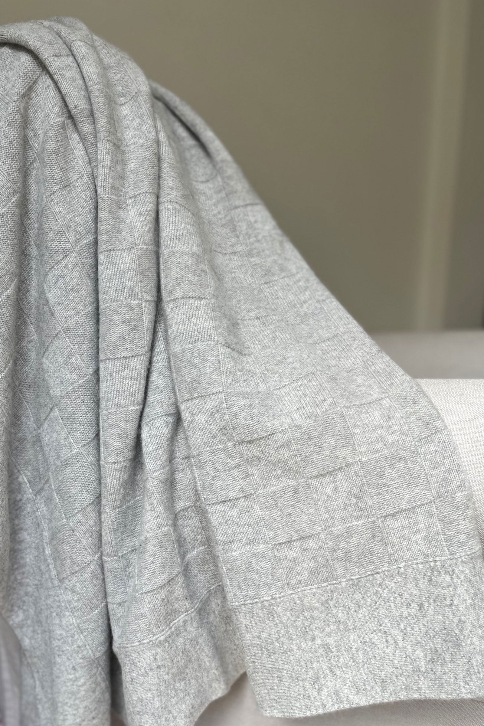 The Cashmere Cinema Blanket English Grey