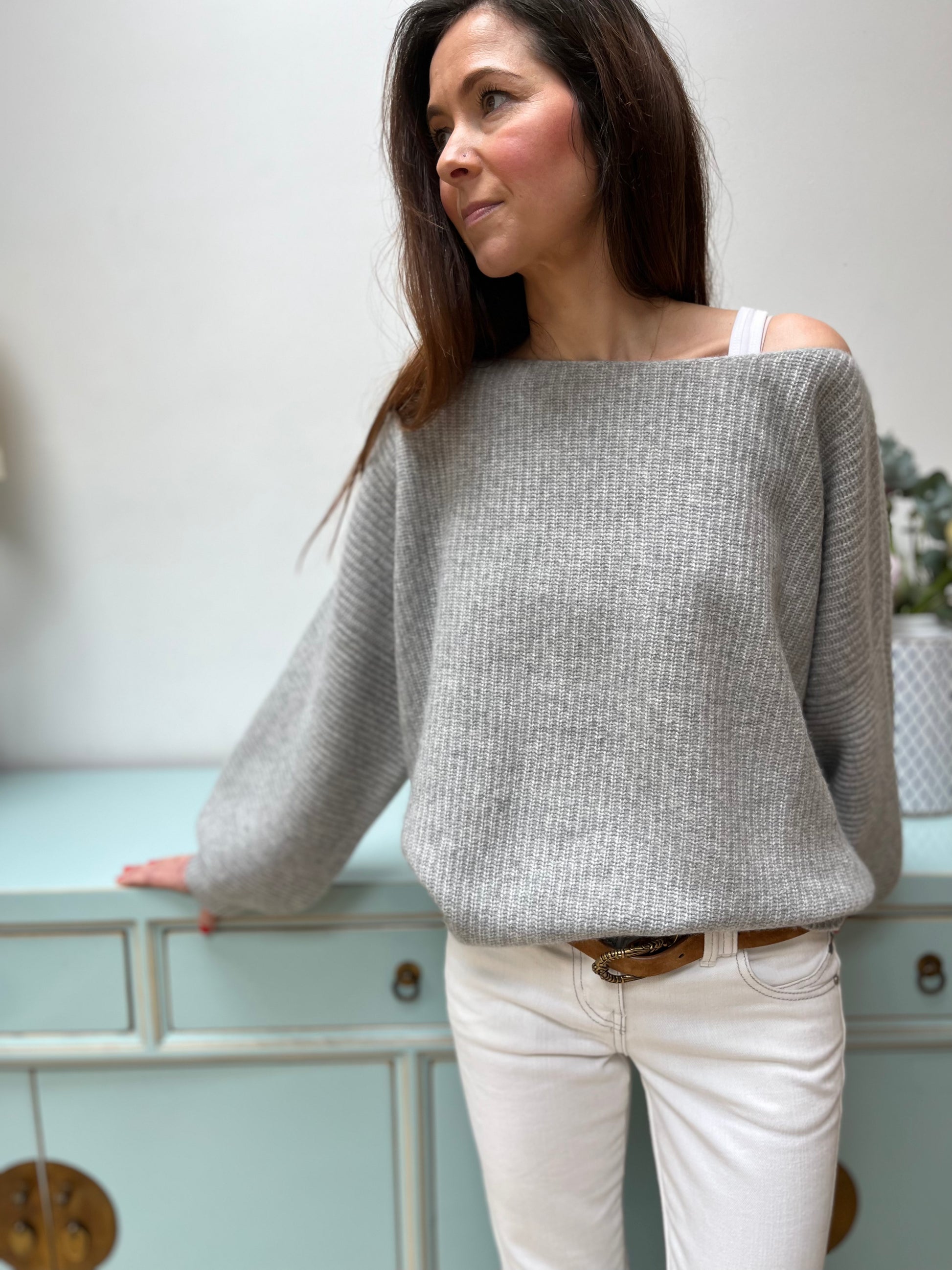 Fifi Off-The-Shoulder Cashmere Sweater English Grey – Story Cashmere